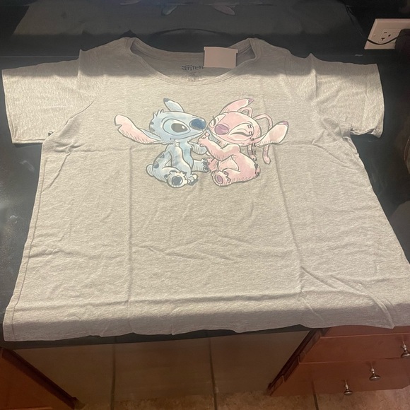 DISNEY-STITCH TSHIRT - Picture 1 of 2